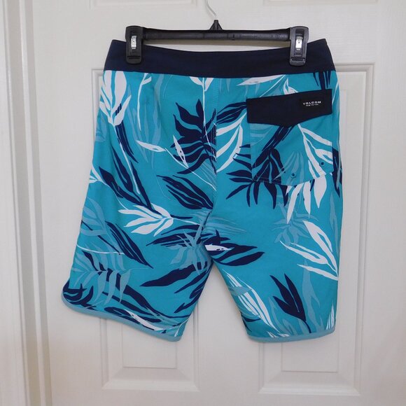 NWT Volcom Mod-Tech Tropical leaf Print Board Shorts sz 30 - Picture 2 of 2